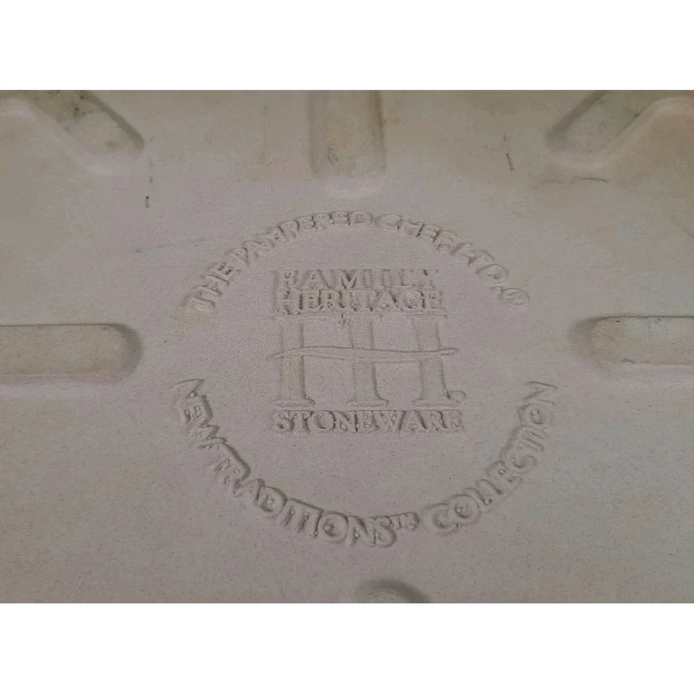 Pampered Chef Oval Stoneware Baker Family Heritage Vanilla 11